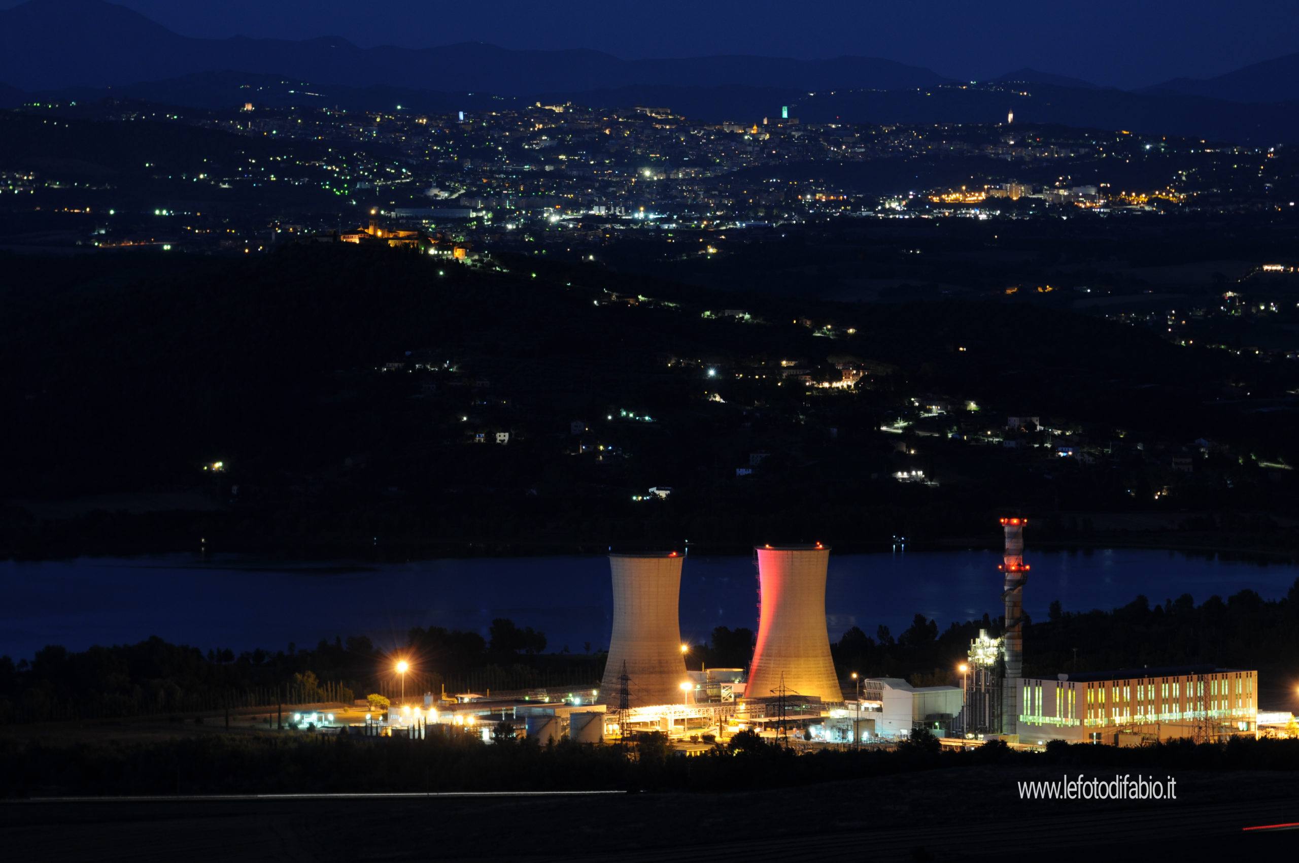 Centrale Enel di Pietrafitta e Perugia sullo sfondo. Aspettando Neowise. 18/07/2020